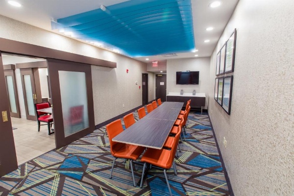 Holiday Inn Express Hotel & Suites Harriman image 10