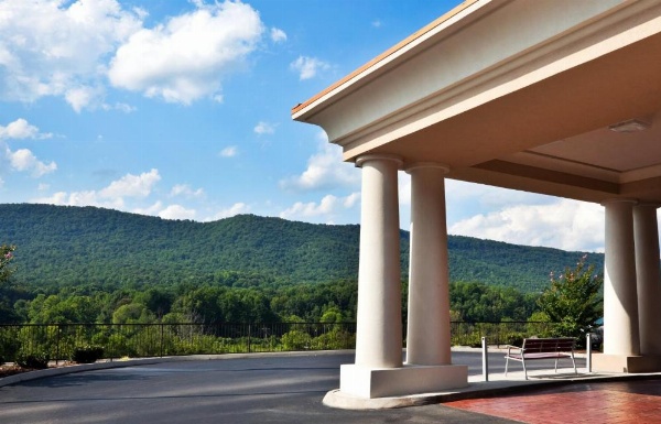 Holiday Inn Express Hotel & Suites Harriman image 11