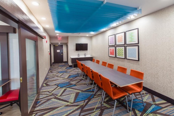 Holiday Inn Express Hotel & Suites Harriman image 16