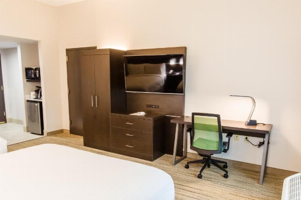 Holiday Inn Express Hotel & Suites Harriman image 17